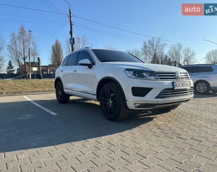Белый Фольксваген Туарег, объемом двигателя 2.97 л и пробегом 240 тыс. км за 25000 $, фото 14 на Automoto.ua