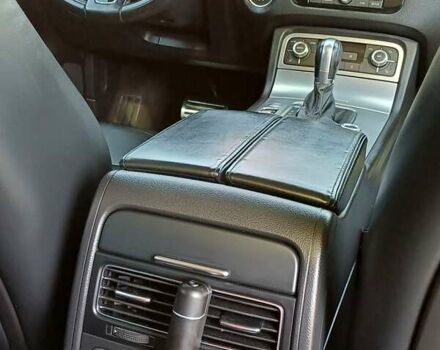 Белый Фольксваген Туарег, объемом двигателя 3 л и пробегом 225 тыс. км за 27700 $, фото 12 на Automoto.ua