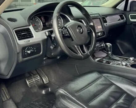 Білий Фольксваген Туарег, об'ємом двигуна 2.97 л та пробігом 320 тис. км за 23200 $, фото 9 на Automoto.ua