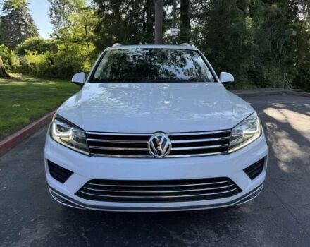 Белый Фольксваген Туарег, объемом двигателя 3.6 л и пробегом 77 тыс. км за 13700 $, фото 1 на Automoto.ua