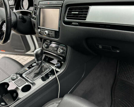 Белый Фольксваген Туарег, объемом двигателя 2.97 л и пробегом 215 тыс. км за 19700 $, фото 24 на Automoto.ua