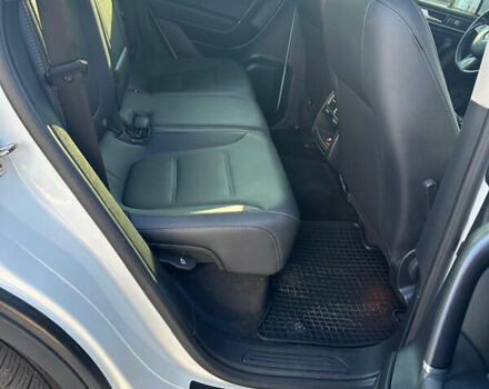 Белый Фольксваген Туарег, объемом двигателя 2.97 л и пробегом 240 тыс. км за 25000 $, фото 2 на Automoto.ua