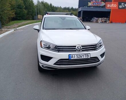 Белый Фольксваген Туарег, объемом двигателя 3 л и пробегом 170 тыс. км за 24900 $, фото 1 на Automoto.ua