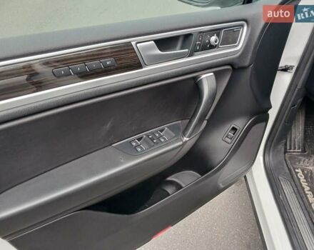 Белый Фольксваген Туарег, объемом двигателя 3 л и пробегом 170 тыс. км за 24900 $, фото 16 на Automoto.ua