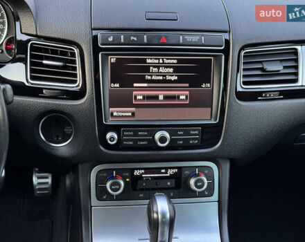 Білий Фольксваген Туарег, об'ємом двигуна 4.13 л та пробігом 197 тис. км за 27000 $, фото 28 на Automoto.ua