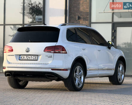 Білий Фольксваген Туарег, об'ємом двигуна 3 л та пробігом 279 тис. км за 24700 $, фото 2 на Automoto.ua