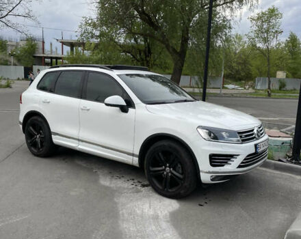 Білий Фольксваген Туарег, об'ємом двигуна 4.13 л та пробігом 169 тис. км за 32000 $, фото 15 на Automoto.ua