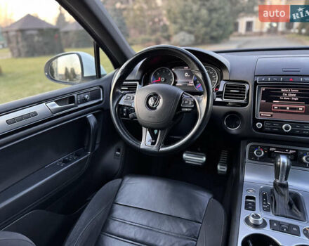 Білий Фольксваген Туарег, об'ємом двигуна 4.13 л та пробігом 197 тис. км за 27000 $, фото 26 на Automoto.ua