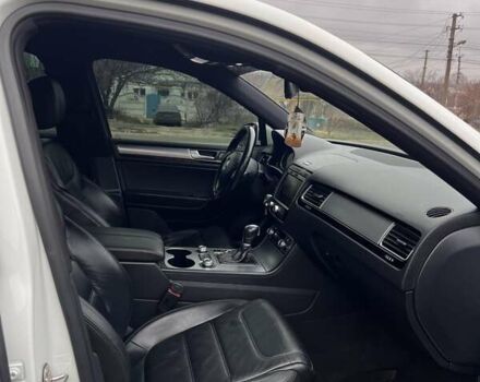 Білий Фольксваген Туарег, об'ємом двигуна 2.97 л та пробігом 334 тис. км за 26000 $, фото 15 на Automoto.ua