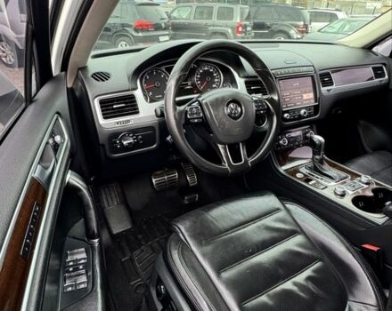 Белый Фольксваген Туарег, объемом двигателя 3 л и пробегом 320 тыс. км за 23700 $, фото 9 на Automoto.ua