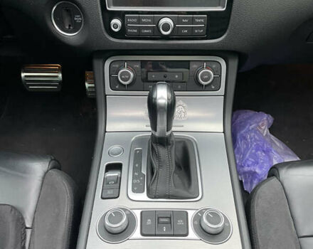 Білий Фольксваген Туарег, об'ємом двигуна 4.13 л та пробігом 169 тис. км за 32000 $, фото 3 на Automoto.ua