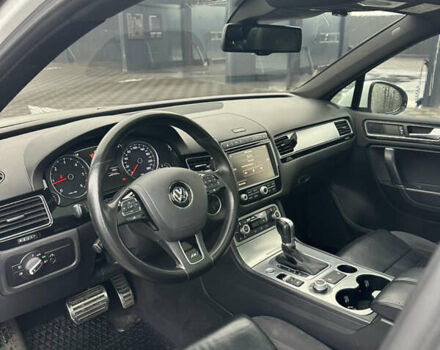 Белый Фольксваген Туарег, объемом двигателя 2.97 л и пробегом 278 тыс. км за 24000 $, фото 4 на Automoto.ua