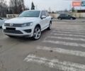 Белый Фольксваген Туарег, объемом двигателя 2.97 л и пробегом 240 тыс. км за 28000 $, фото 1 на Automoto.ua