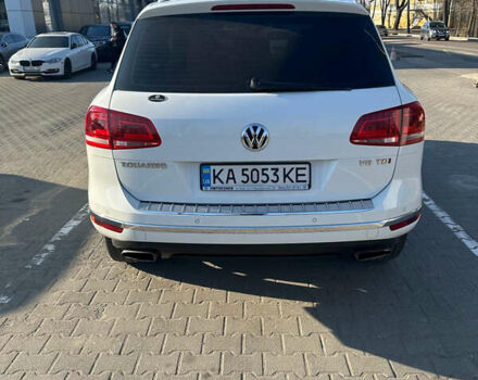 Белый Фольксваген Туарег, объемом двигателя 2.97 л и пробегом 240 тыс. км за 25000 $, фото 11 на Automoto.ua