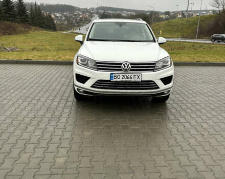 Белый Фольксваген Туарег, объемом двигателя 2.97 л и пробегом 215 тыс. км за 19700 $, фото 1 на Automoto.ua