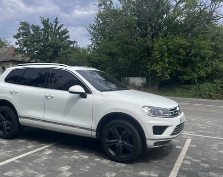 Білий Фольксваген Туарег, об'ємом двигуна 2.97 л та пробігом 247 тис. км за 29800 $, фото 2 на Automoto.ua