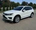 Белый Фольксваген Туарег, объемом двигателя 3 л и пробегом 250 тыс. км за 26200 $, фото 1 на Automoto.ua