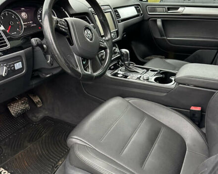 Белый Фольксваген Туарег, объемом двигателя 2.97 л и пробегом 215 тыс. км за 19700 $, фото 17 на Automoto.ua