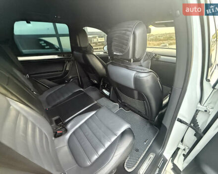 Білий Фольксваген Туарег, об'ємом двигуна 2.98 л та пробігом 287 тис. км за 24250 $, фото 31 на Automoto.ua