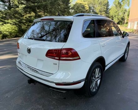 Белый Фольксваген Туарег, объемом двигателя 3.6 л и пробегом 72 тыс. км за 12000 $, фото 4 на Automoto.ua