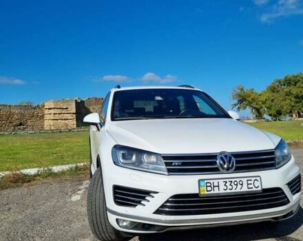 Белый Фольксваген Туарег, объемом двигателя 2.97 л и пробегом 230 тыс. км за 30000 $, фото 2 на Automoto.ua