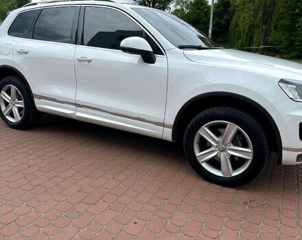 Белый Фольксваген Туарег, объемом двигателя 3 л и пробегом 172 тыс. км за 32500 $, фото 2 на Automoto.ua