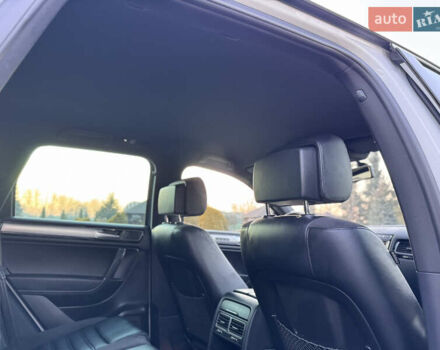 Білий Фольксваген Туарег, об'ємом двигуна 4.13 л та пробігом 197 тис. км за 27000 $, фото 36 на Automoto.ua