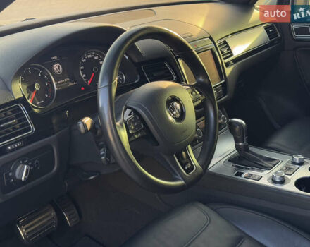 Білий Фольксваген Туарег, об'ємом двигуна 3 л та пробігом 279 тис. км за 24700 $, фото 15 на Automoto.ua