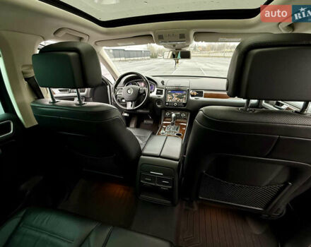 Белый Фольксваген Туарег, объемом двигателя 2.97 л и пробегом 216 тыс. км за 24500 $, фото 27 на Automoto.ua