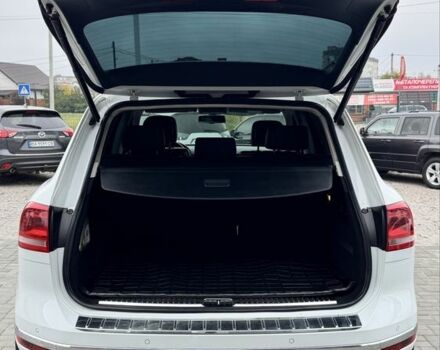 Белый Фольксваген Туарег, объемом двигателя 3 л и пробегом 320 тыс. км за 23700 $, фото 5 на Automoto.ua