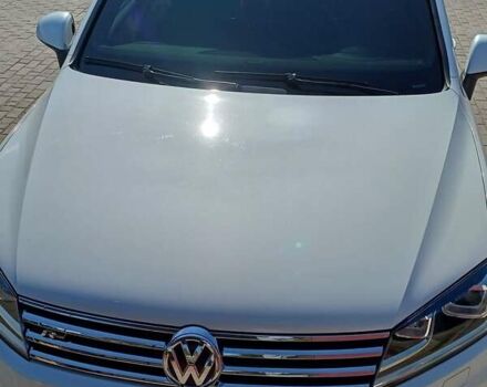 Белый Фольксваген Туарег, объемом двигателя 3 л и пробегом 225 тыс. км за 27700 $, фото 5 на Automoto.ua