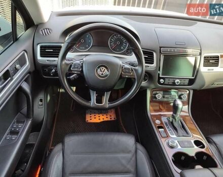 Білий Фольксваген Туарег, об'ємом двигуна 3 л та пробігом 157 тис. км за 27500 $, фото 9 на Automoto.ua