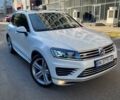 Білий Фольксваген Туарег, об'ємом двигуна 2.97 л та пробігом 234 тис. км за 35000 $, фото 1 на Automoto.ua
