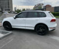 Білий Фольксваген Туарег, об'ємом двигуна 4.13 л та пробігом 169 тис. км за 32000 $, фото 13 на Automoto.ua