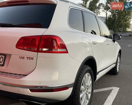 Белый Фольксваген Туарег, объемом двигателя 2.97 л и пробегом 208 тыс. км за 21800 $, фото 4 на Automoto.ua