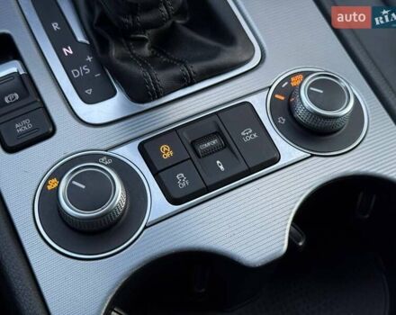 Белый Фольксваген Туарег, объемом двигателя 2.97 л и пробегом 205 тыс. км за 23900 $, фото 37 на Automoto.ua