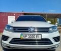 Белый Фольксваген Туарег, объемом двигателя 3 л и пробегом 225 тыс. км за 27700 $, фото 1 на Automoto.ua