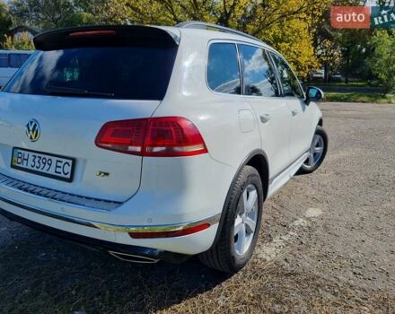 Белый Фольксваген Туарег, объемом двигателя 2.97 л и пробегом 230 тыс. км за 30000 $, фото 14 на Automoto.ua
