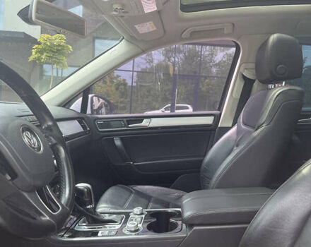 Білий Фольксваген Туарег, об'ємом двигуна 2.97 л та пробігом 247 тис. км за 29800 $, фото 11 на Automoto.ua