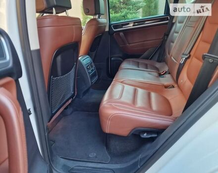 Білий Фольксваген Туарег, об'ємом двигуна 3 л та пробігом 102 тис. км за 34800 $, фото 30 на Automoto.ua