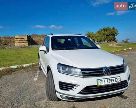 Белый Фольксваген Туарег, объемом двигателя 2.97 л и пробегом 230 тыс. км за 30000 $, фото 64 на Automoto.ua