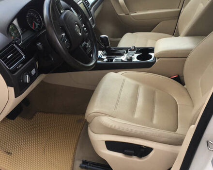 Белый Фольксваген Туарег, объемом двигателя 2.97 л и пробегом 285 тыс. км за 21000 $, фото 5 на Automoto.ua