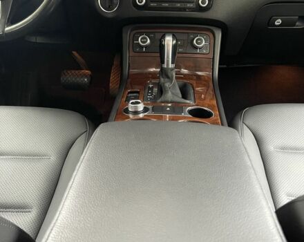 Белый Фольксваген Туарег, объемом двигателя 3 л и пробегом 208 тыс. км за 21800 $, фото 20 на Automoto.ua