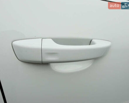 Белый Фольксваген Туарег, объемом двигателя 2.97 л и пробегом 216 тыс. км за 24500 $, фото 26 на Automoto.ua