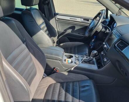 Белый Фольксваген Туарег, объемом двигателя 2.97 л и пробегом 230 тыс. км за 30000 $, фото 54 на Automoto.ua