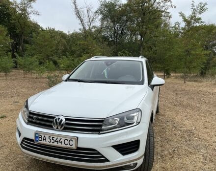 Белый Фольксваген Туарег, объемом двигателя 3 л и пробегом 204 тыс. км за 26000 $, фото 2 на Automoto.ua