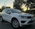 Белый Фольксваген Туарег, объемом двигателя 2.97 л и пробегом 208 тыс. км за 21800 $, фото 1 на Automoto.ua