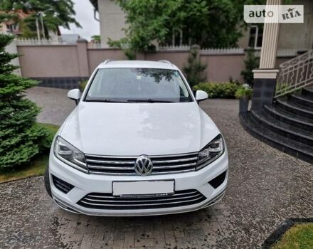 Білий Фольксваген Туарег, об'ємом двигуна 3 л та пробігом 102 тис. км за 34800 $, фото 1 на Automoto.ua