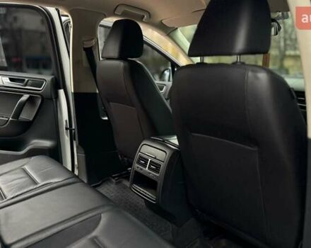 Белый Фольксваген Туарег, объемом двигателя 2.97 л и пробегом 206 тыс. км за 24900 $, фото 6 на Automoto.ua