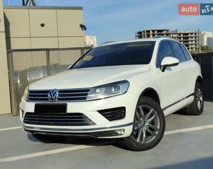 Білий Фольксваген Туарег, об'ємом двигуна 3 л та пробігом 157 тис. км за 27500 $, фото 2 на Automoto.ua